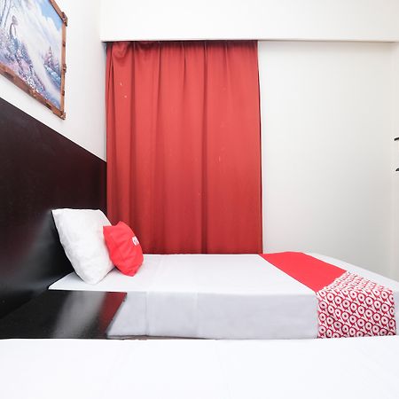 Hotel Sri Sutra - Sungai Buloh Петалинг-Джая Экстерьер фото