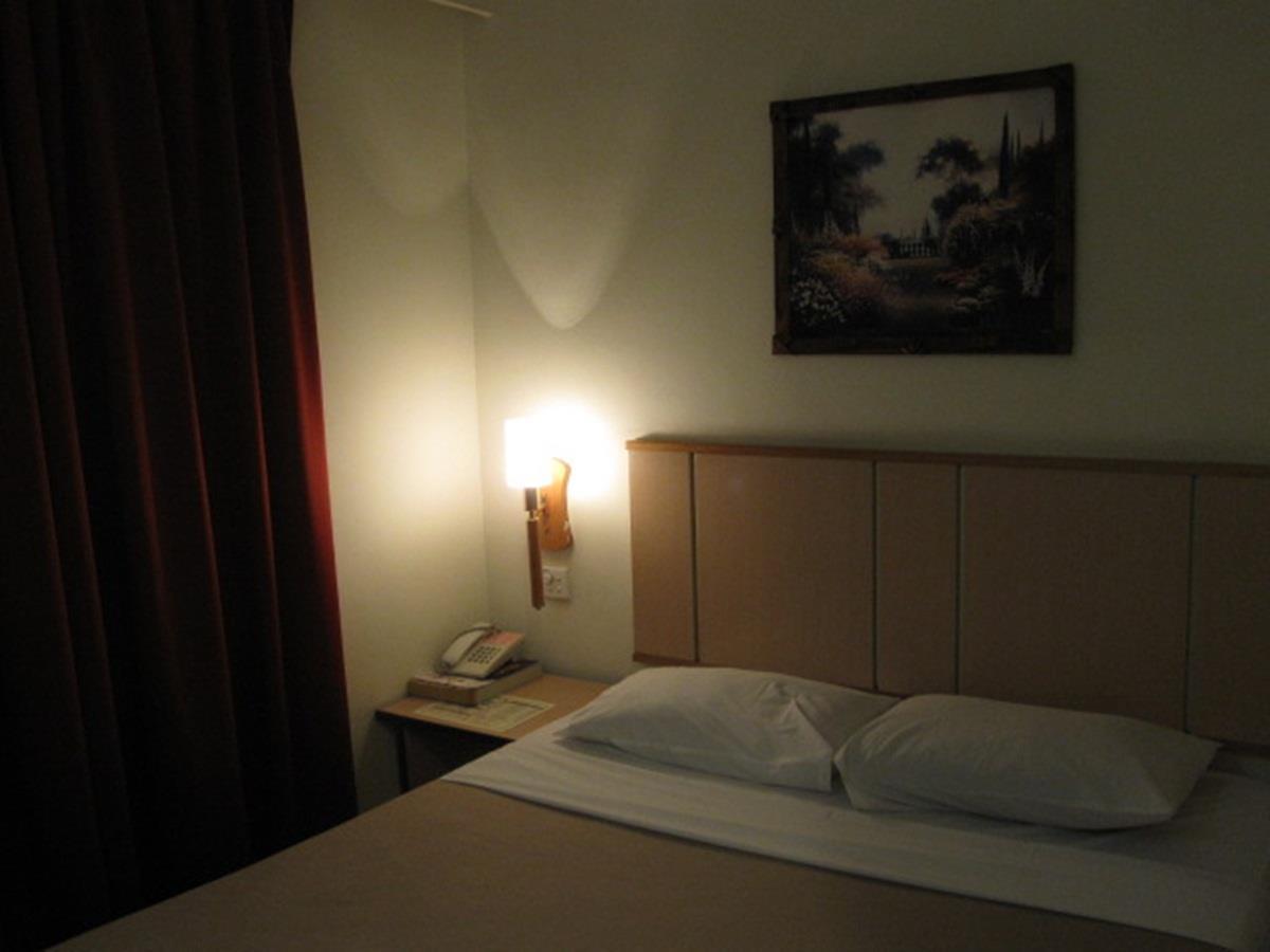 Hotel Sri Sutra - Sungai Buloh Петалинг-Джая Экстерьер фото